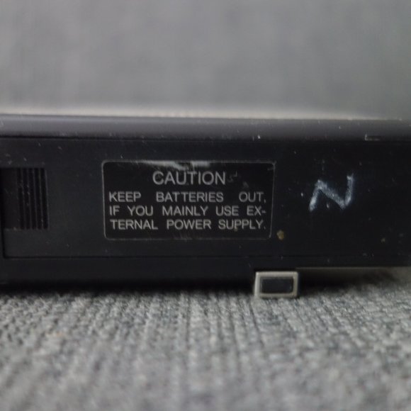 Vintage Sony SRF-A100 AM FM Battery Powered Radio - Picture 8 of 16